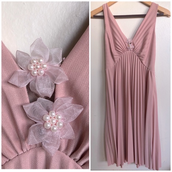 Halston Heritage Dresses & Skirts - Halston Heritage V-Neck Pleated Dress Blush 0